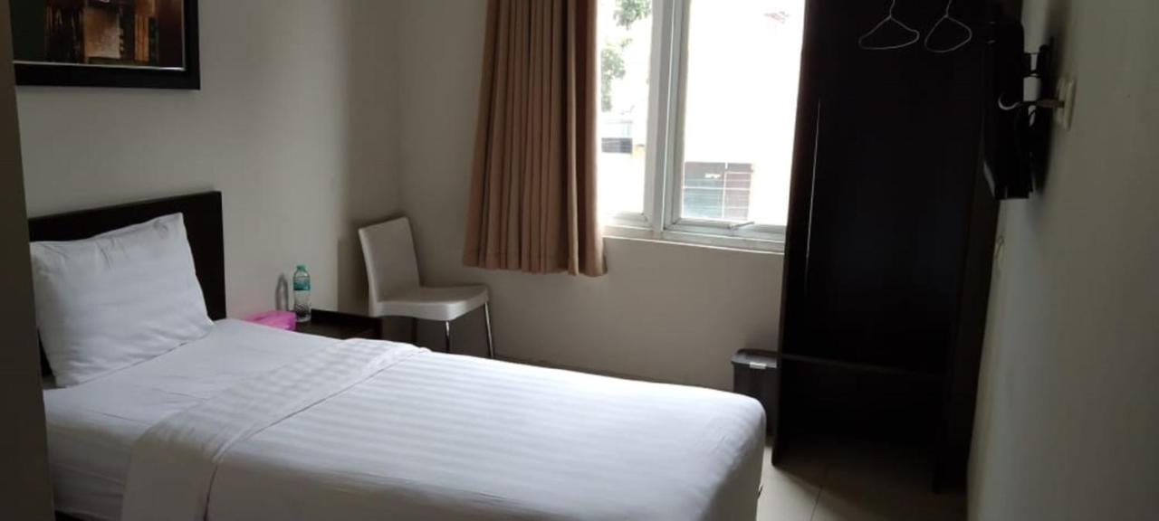 Urbanview Hotel Grand Malabar Bandung Exteriör bild