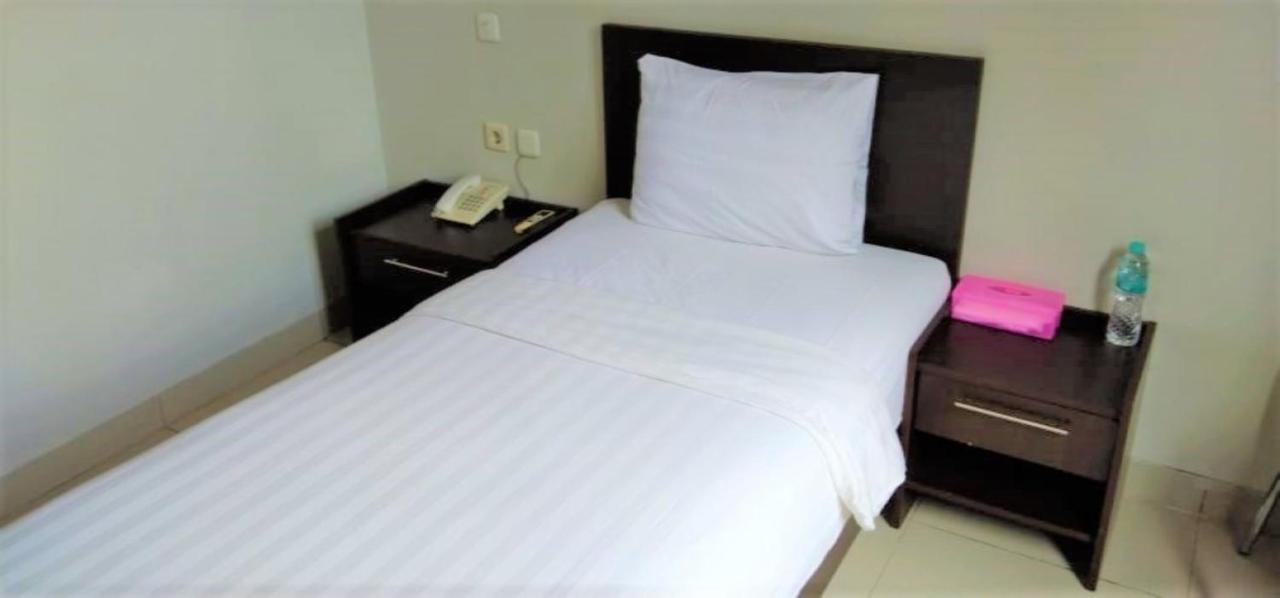 Urbanview Hotel Grand Malabar Bandung Exteriör bild